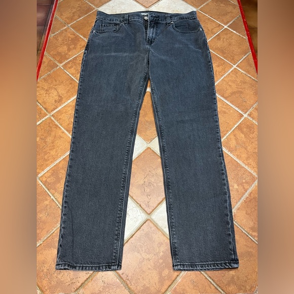 Old Navy Women’s Mid-Rise Boyfriend Straight Jeans - Picture 3 of 13